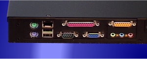 Interfaces Ethernet et port sériel sur le panneau arrière